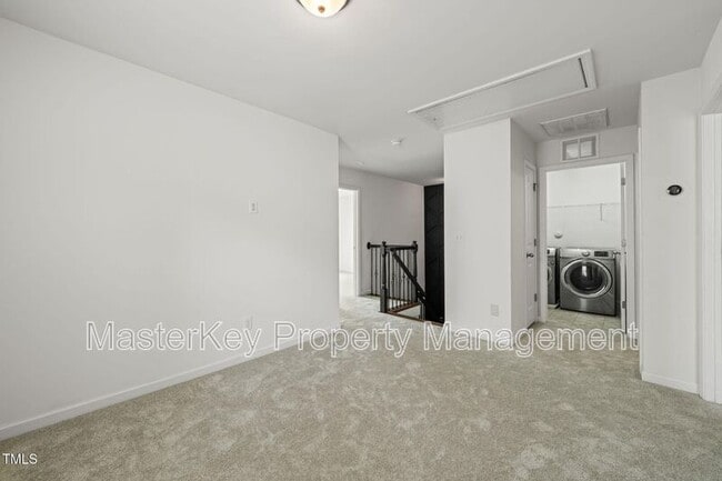 Building Photo - 120 Holly Berry Ln