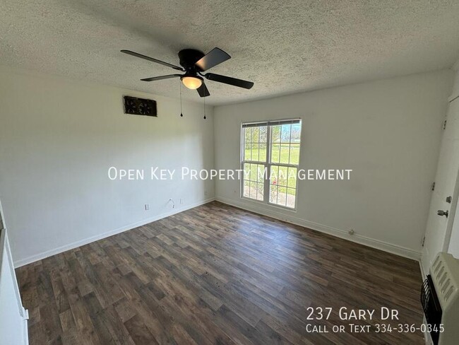 Building Photo - 237 Gary Dr