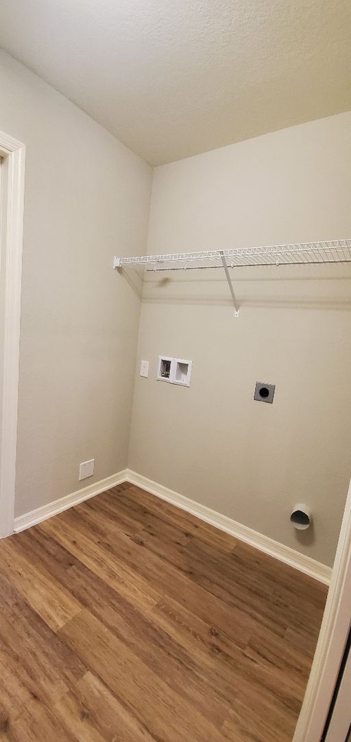 Building Photo - 4-Bedroom, 2-Bathroom in Villamar Winter Haven