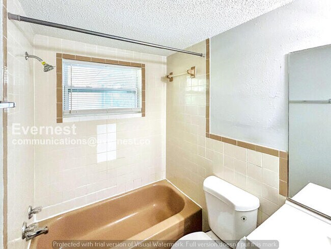 Building Photo - 2 Bed/1 Bath Home with Garage / Pet-Friendly / Coming Soon!