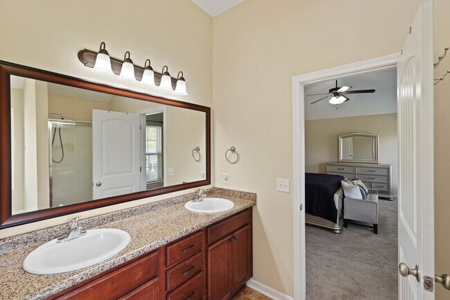 Building Photo - 966 Mustang Ln NE