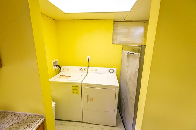 Building Photo - 5501 Auth Rd