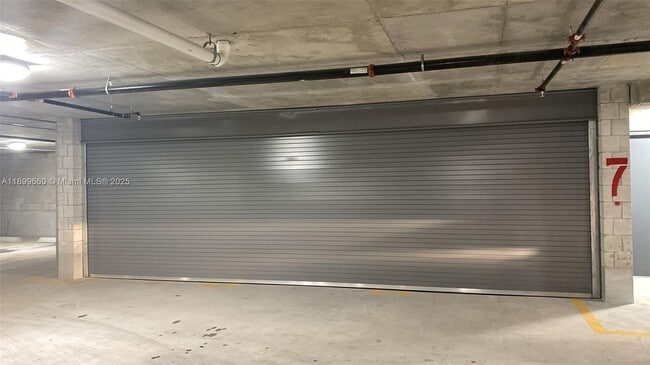 Building Photo - 700 NE 24th St