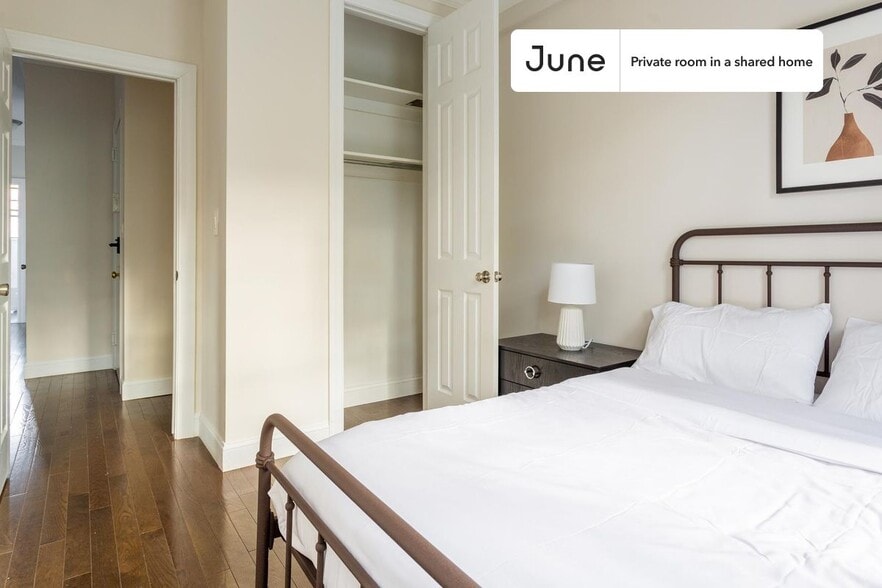 Building Photo - Room in Shared 4 bed/1 bath home