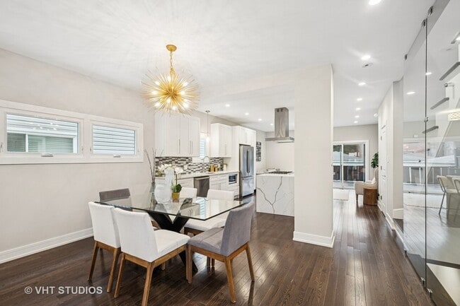 Building Photo - 3125 S Giles Ave