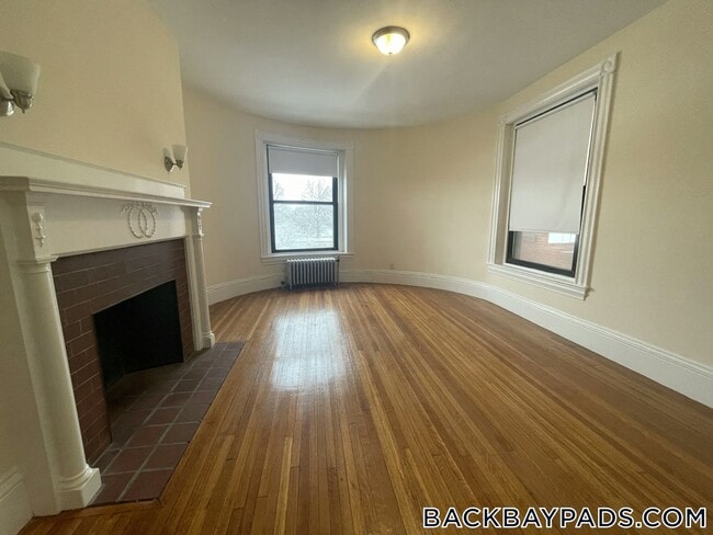 Building Photo - 504 Beacon St