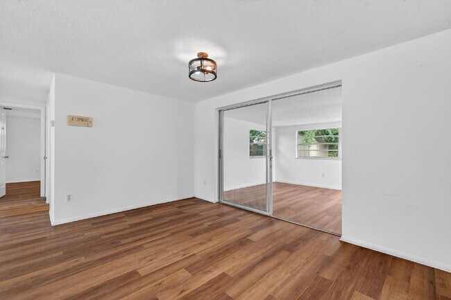 Building Photo - Beautiful 2 Bedroom, 2 Bathroom, 1 Car Garage home for rent.