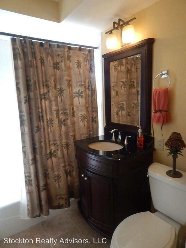 Building Photo - 2 br, 2 bath House - 109 Bayshore Dr. Unit 10