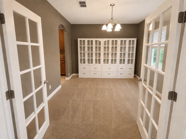 Building Photo - 136 Pine Arbor Cir