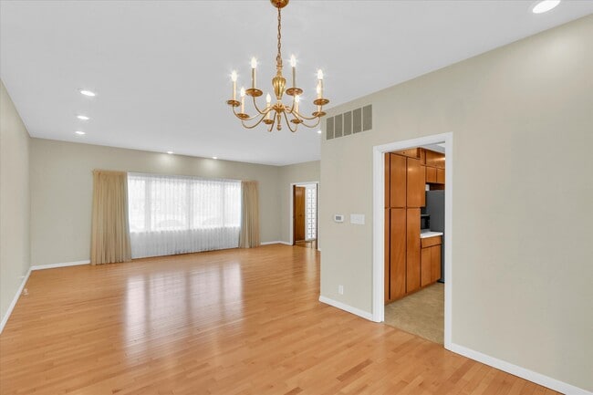 Building Photo - 1803 Golfview Dr