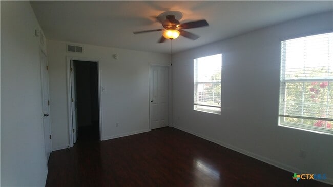 Building Photo - 148 Rush Haven