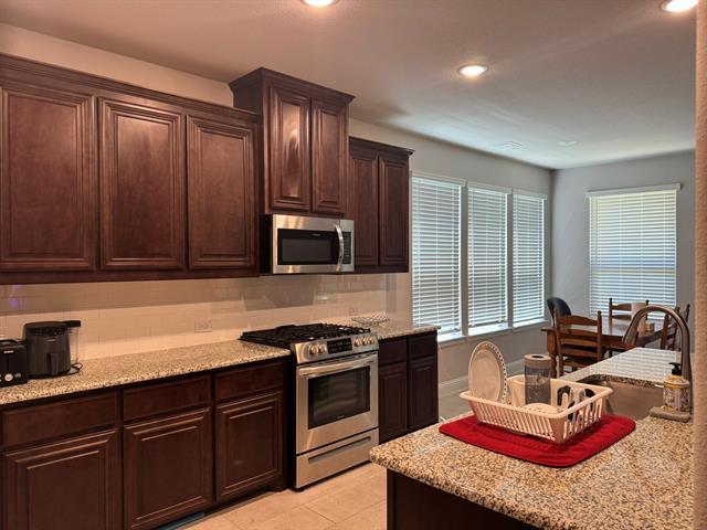 Building Photo - 2909 Parkwood Cir