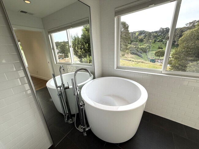 Building Photo - STUNNING THREE BEDROOM PLUS OFFICE MARINER GREEN CONDO WITH GREAT OUTDOOR SPACE