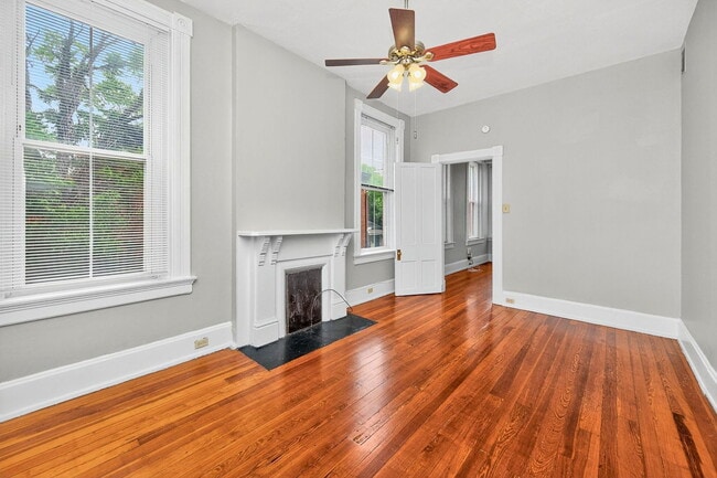 Building Photo - 215 E University Ave