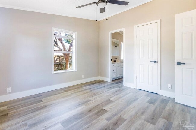 Building Photo - 211 Evergreen Dr