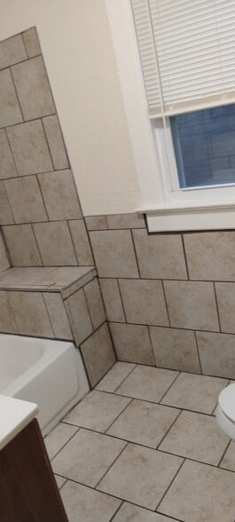 Building Photo - 2914 Bales Ave