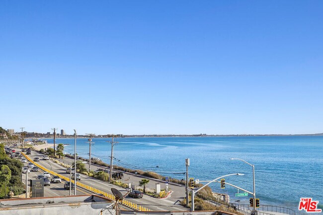 Building Photo - 18000 Coastline Dr