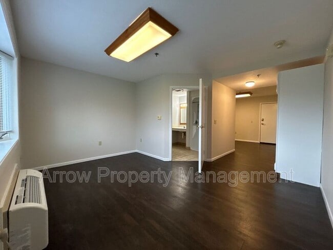 Building Photo - 180 Poppe Dr