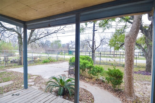 Building Photo - 10340 Tanner Rd