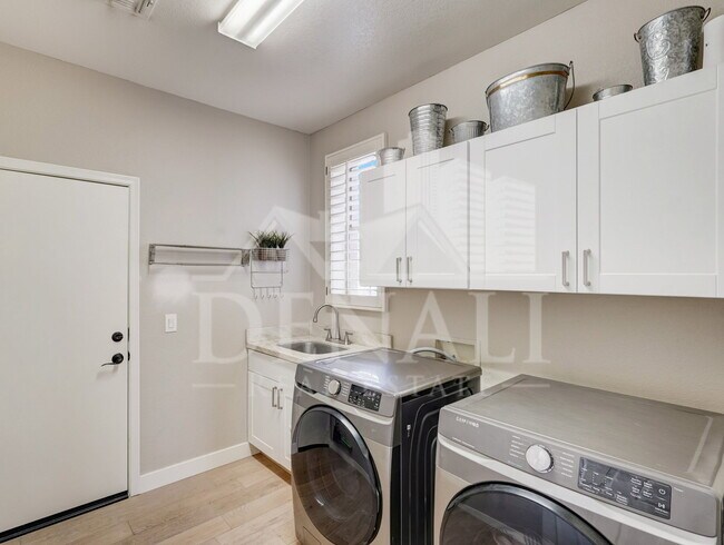 Building Photo - 40844 N Union Trail