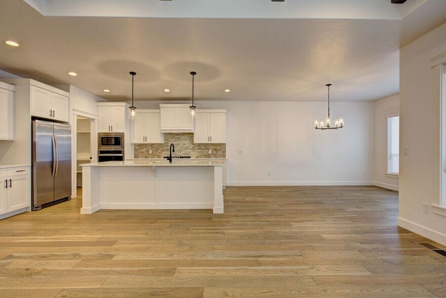 Kitchen - 538 S Prospector Ln