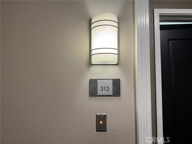 Building Photo - 7320 Hawthorn Ave