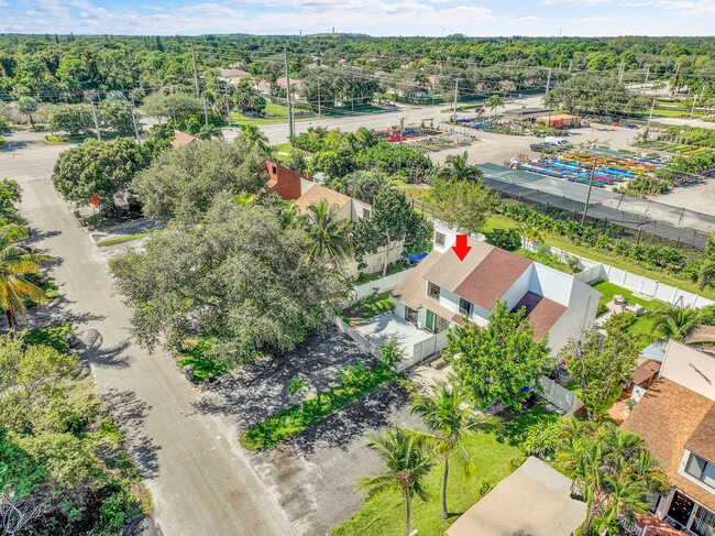 Building Photo - 9056 Green Meadows Way