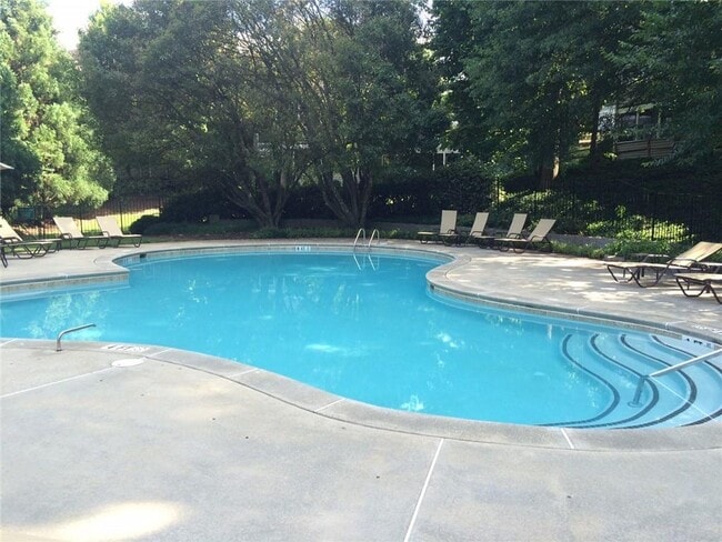 Building Photo - 408 Wynnes Ridge Cir SE