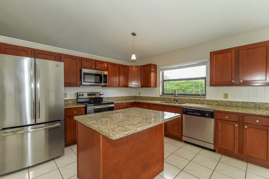 Building Photo - 5022 Dahoon View Dr