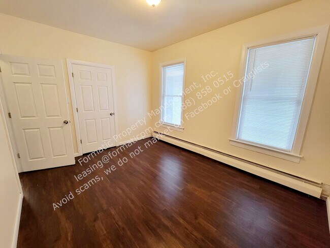 Building Photo - 375-377 S River St