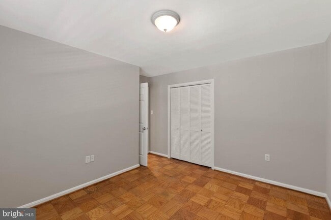 Building Photo - 2741 S Grove St
