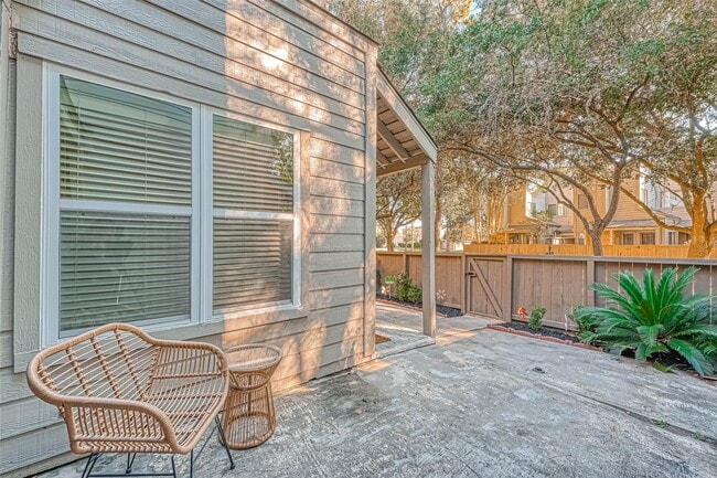 Building Photo - 11733 Lakeside Pl Dr