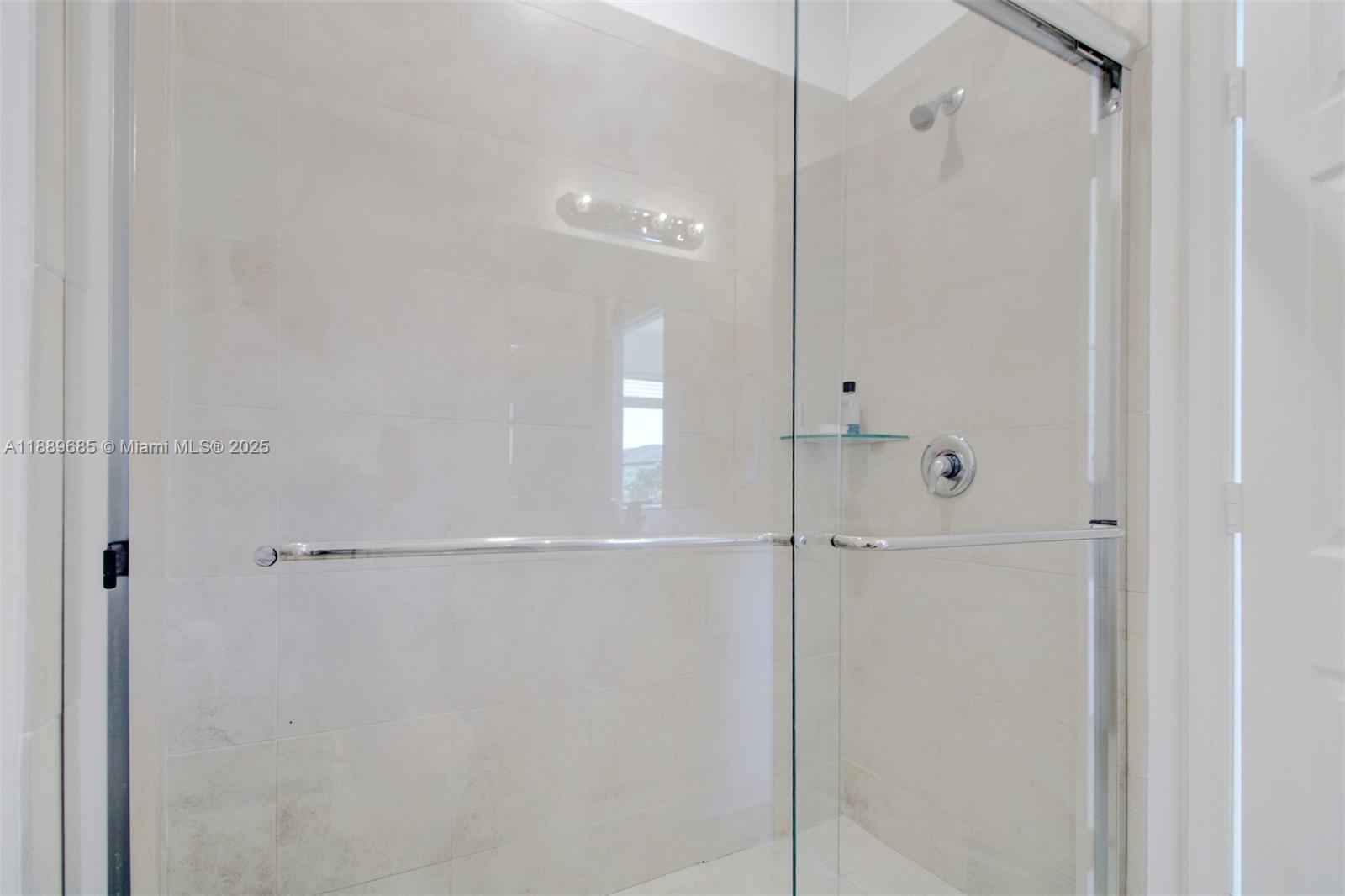 Building Photo - 21016 NE 2nd Ct