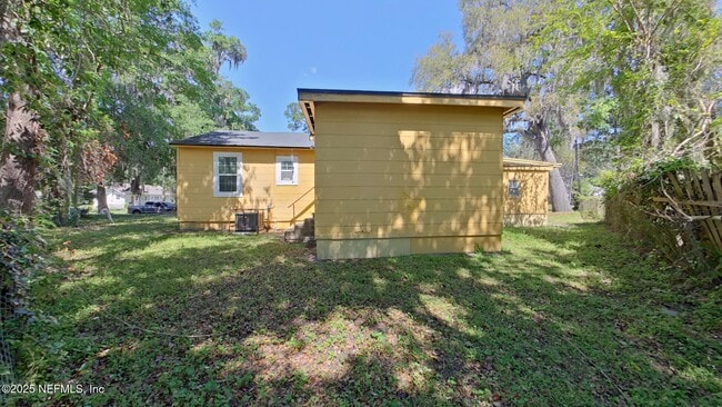 Building Photo - 1162 Lake Forest Blvd