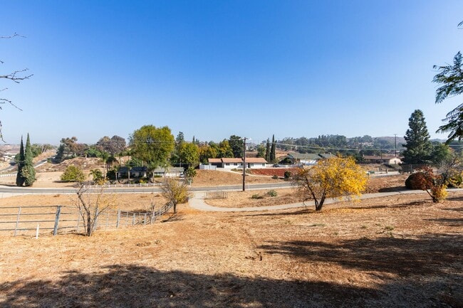 Building Photo - HORSE TRAINERS! MUST SEE HORSE PROPERTY AWESOME ACRAGE 5 ACRES Beautiful Custom 1 story home in W...