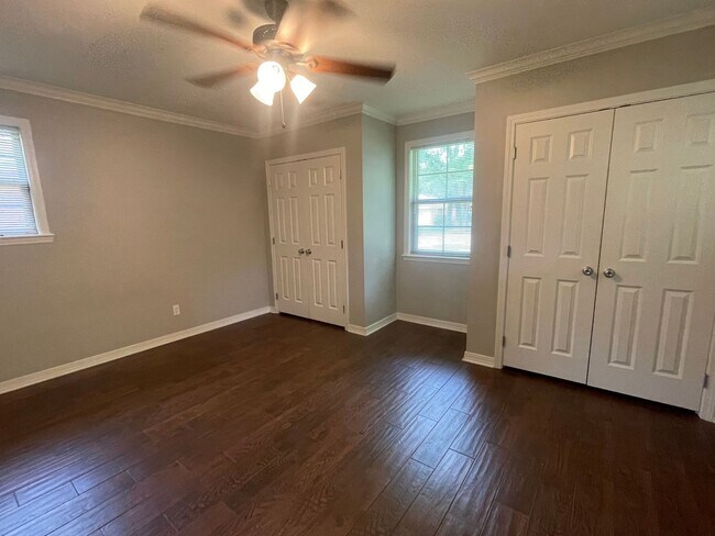 Building Photo - Broadmoor Gem! Come See Today!