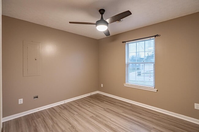 Building Photo - 115 Ivy Pointe Dr