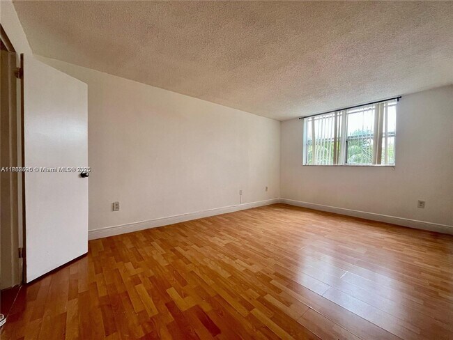Building Photo - 1805 Sans Souci Blvd
