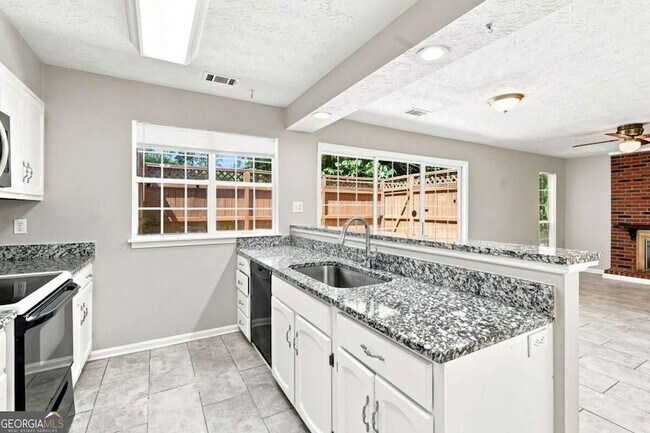 Building Photo - 5557 Clover Rise Ln
