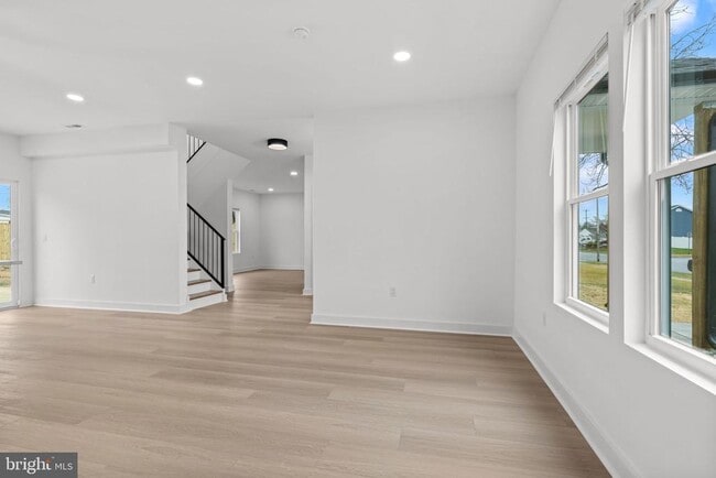 Building Photo - 265 Holly Dr