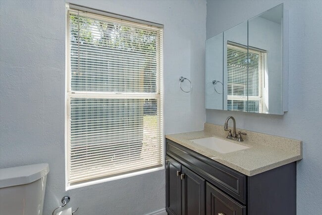 Building Photo - 3/1 Home With A Detached 1/1 Bd In-Law Suite And Detached Airconditioned Metal Storage