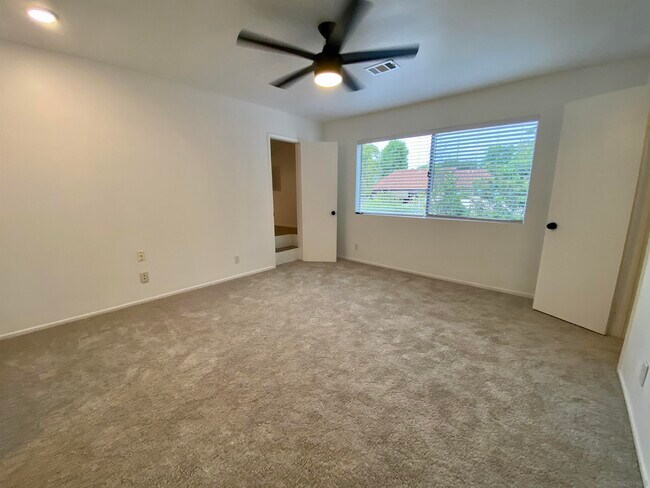 Building Photo - 293 Chapalita Dr