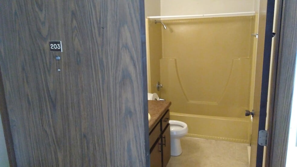 Building Photo - 401 N East St