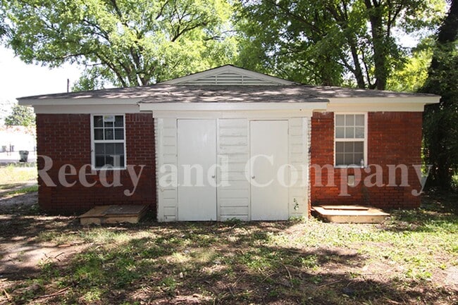 Building Photo - Duplex near Summer Ave.