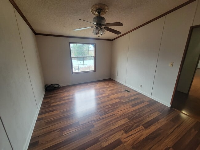 Building Photo - 427 4th St