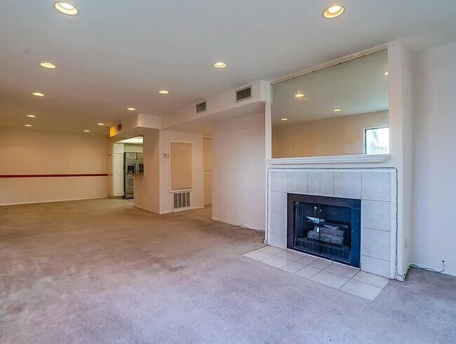 Building Photo - 14804 Magnolia Blvd