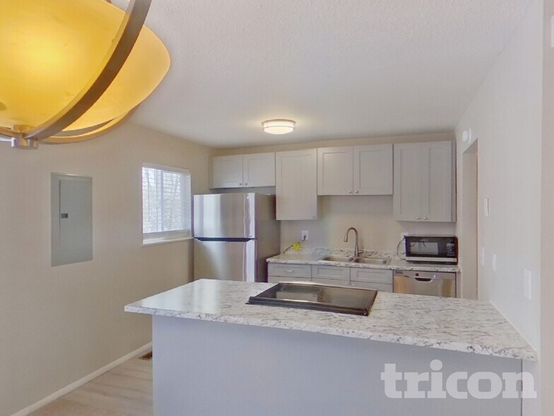 Building Photo - 1312 Rainier Dr