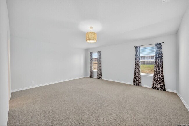 Building Photo - Open Floor Plan 4 Bed/2.5 Bath Home in Alamo Ranch