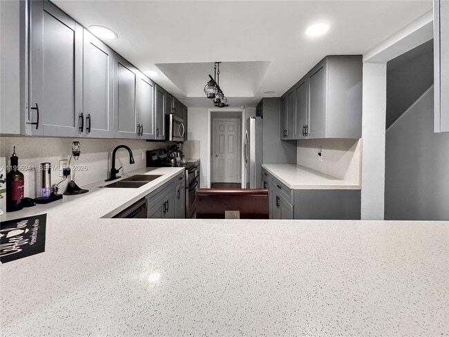 Building Photo - 19100 Bob-O-Link Dr