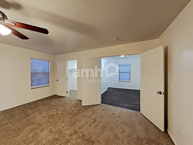 Building Photo - 2862 E Augusta Ave